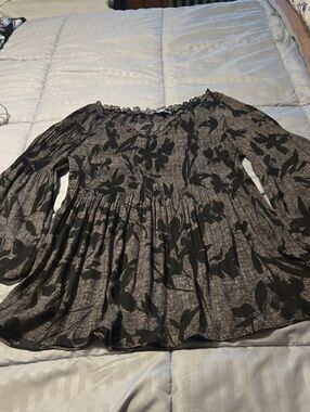 Women’s Black Floral Peplum Top